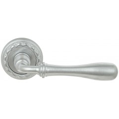 Дверная ручка CARRERA (Каррера) 321 на розетке R02 матовый хром F05